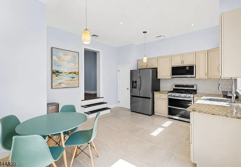 140 N Farview Ave — Photo 8