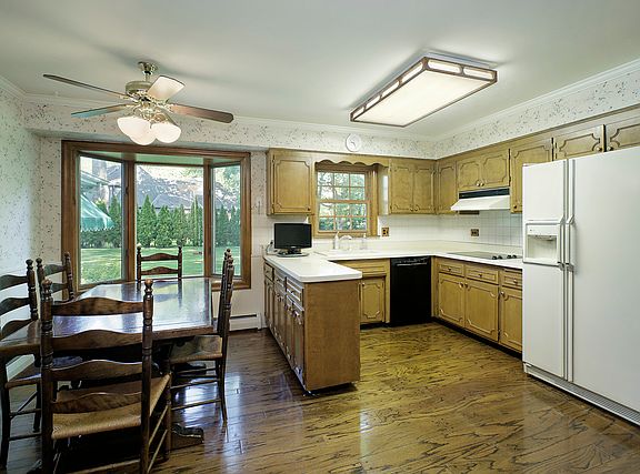 5th image of 1505 Basswood Cir