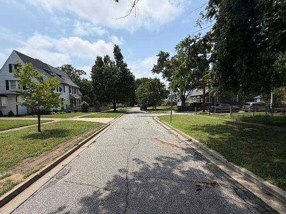 Exterior Neighborhood (street photo)