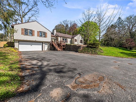 5th image of 321 Eaglehead Rd