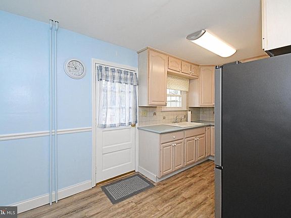 5th image of 3121 Methacton Ave