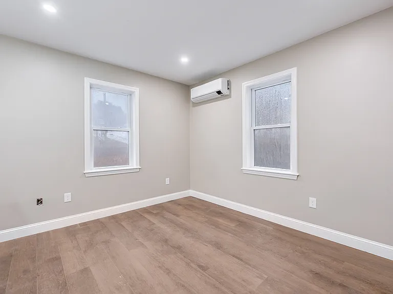 25 Buckley St #1L — Photo 6