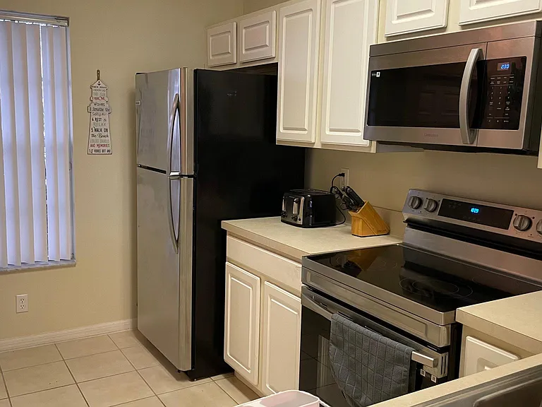 10105 Spyglass Hill Ln — Photo 3