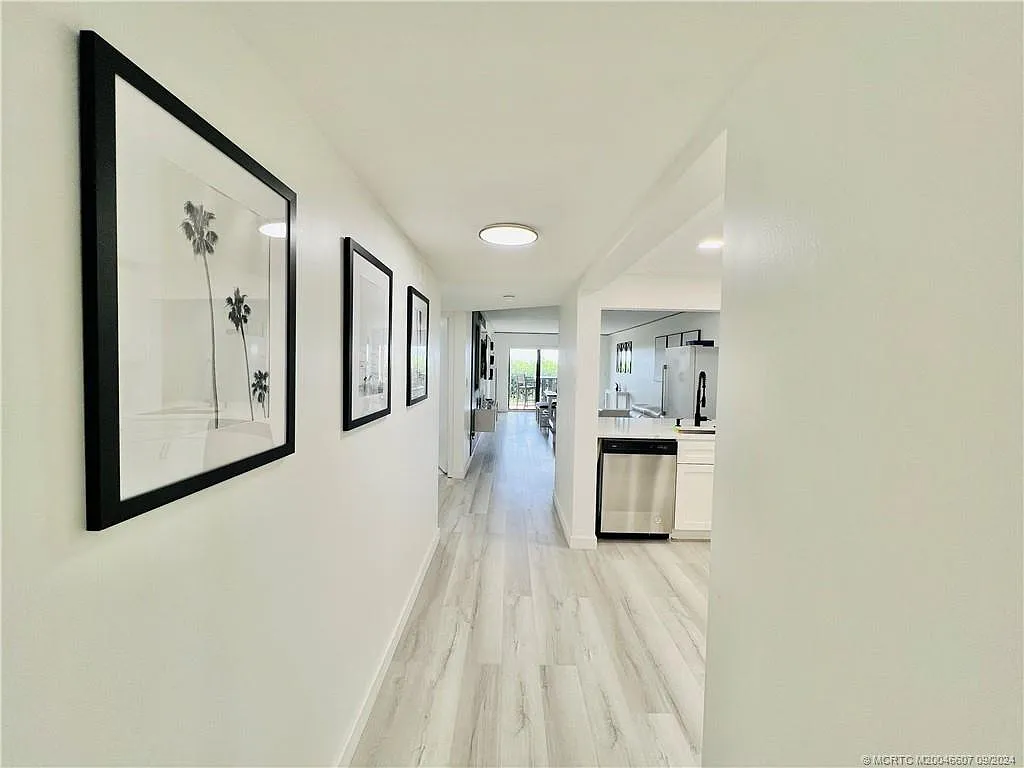 2 bed, 2.0 bath, 1197 sqft, $5,300 — Photo 3