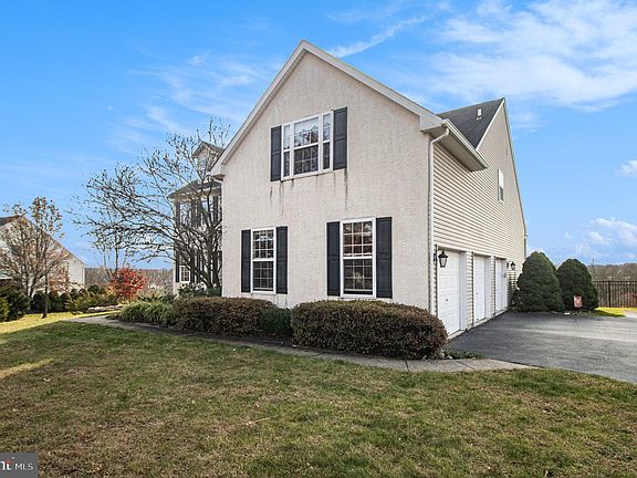 4th image of 208 Keely Ln