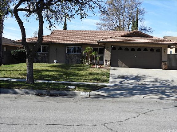5th image of 870 S Wisteria St