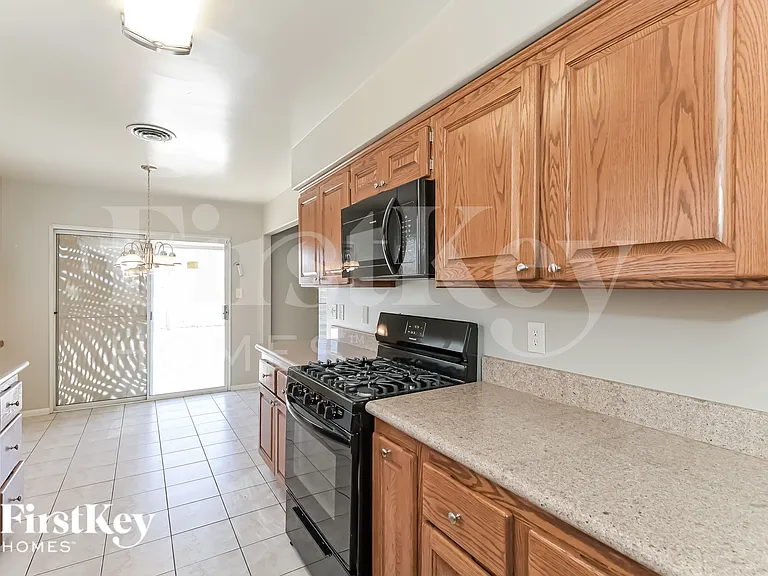 518 E Fairway Rd — Photo 8