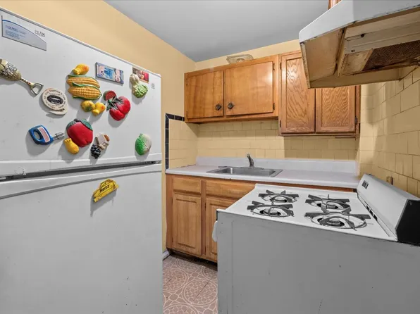 677 East 92nd Street image 8 of 10