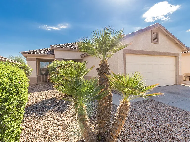 645 W Jardin Dr — Photo 1