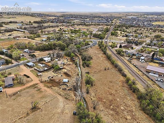 5th image of 407 Fountain Mesa Rd