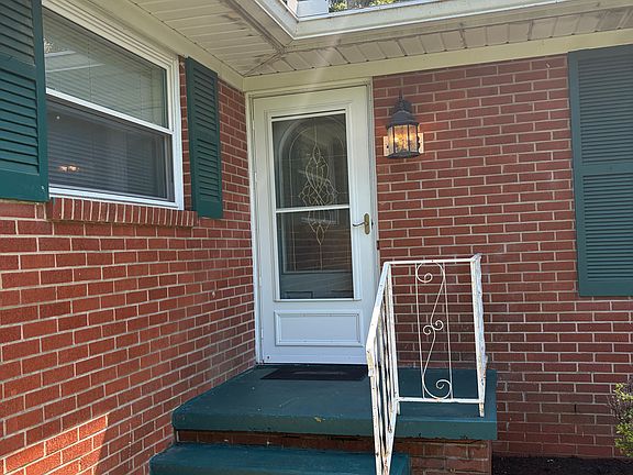 3rd image of 4913 Mandalay Rd