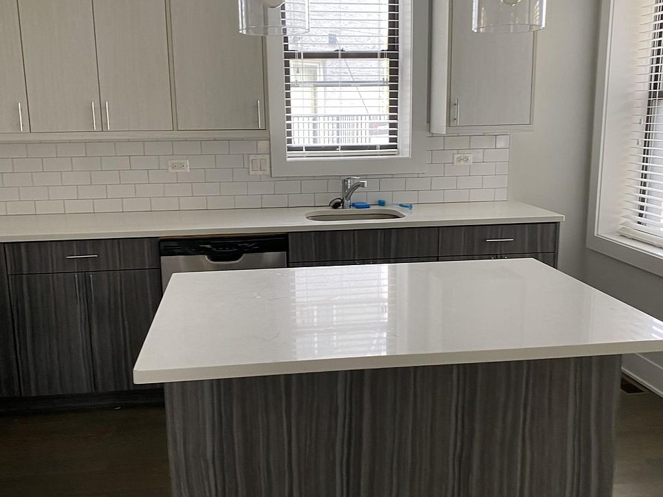 1st image of 2620 N Rockwell St #1E