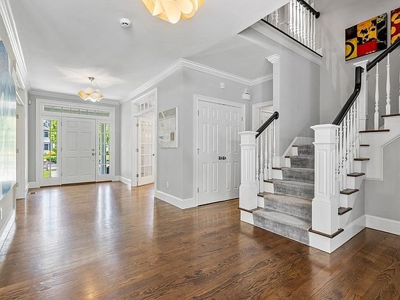 5th image of 22 Parkwood Dr