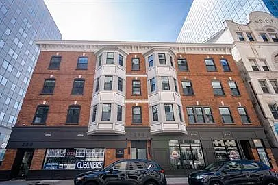 200 W 10th St #401 — Photo 11