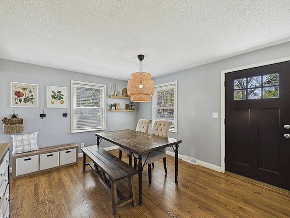 3rd image of 2916 W 60th St