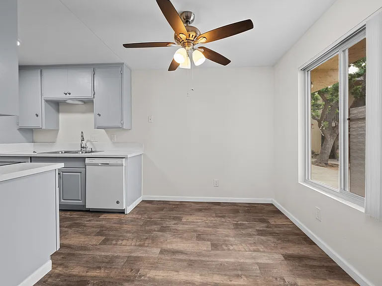 635 Emory St #5 — Photo 4