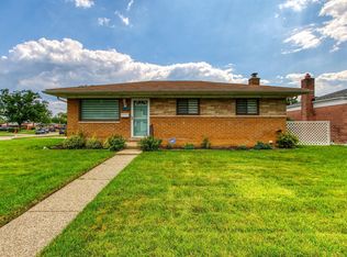 30252 J Carls St, Roseville, MI 48066