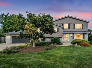 5690 Marble Ln, Willoughby, OH 44094