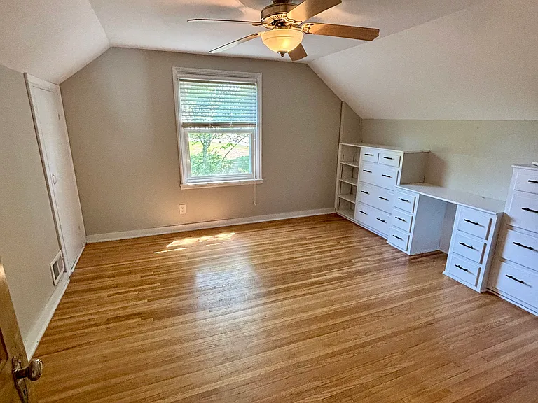 221 E Hughes St — Photo 17