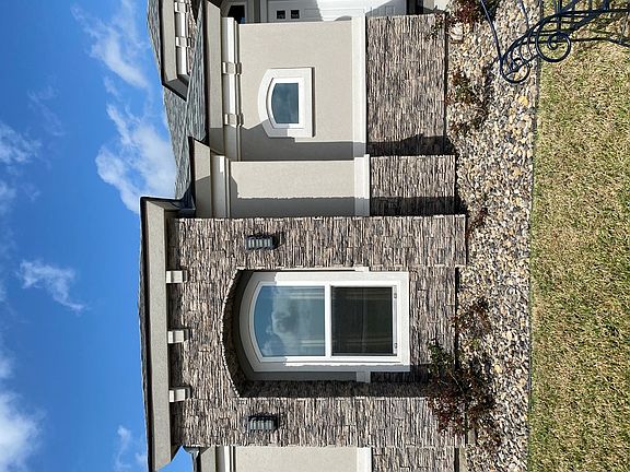 3rd image of 32 Valdarama Dr