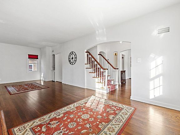 5th image of 4430 W Manitoba STREET