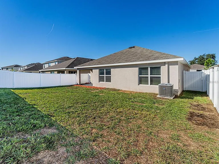 13748 Wineberry Dr — Photo 38