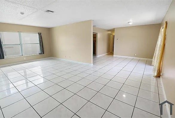 4 bed, $2,985 — Photo 2