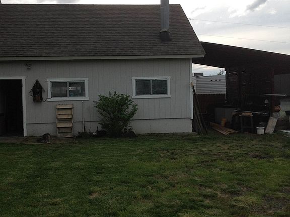 Back yard - looking at garag