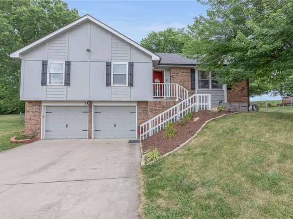 811 N Patton St, Harrisonville, MO 64701