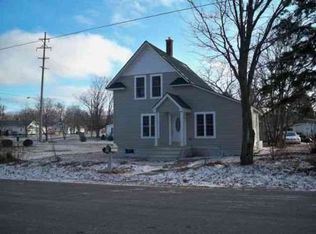 602 Sheridan St, Charlevoix, MI 49720