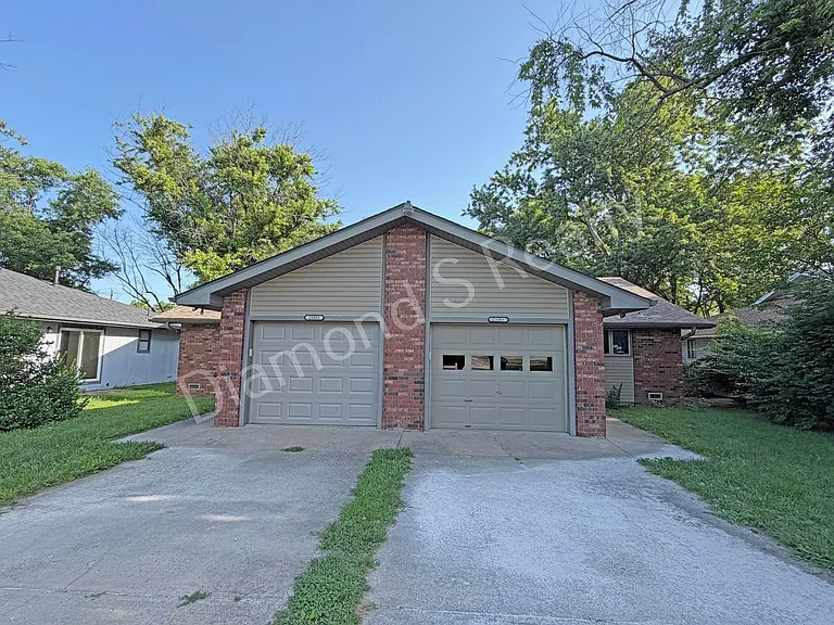 2335 W Farm Rd 164, Spfd — Photo 2