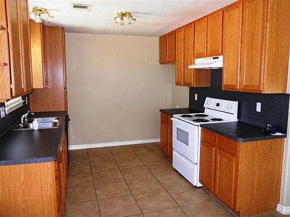 5th image of 704 Kincheloe St