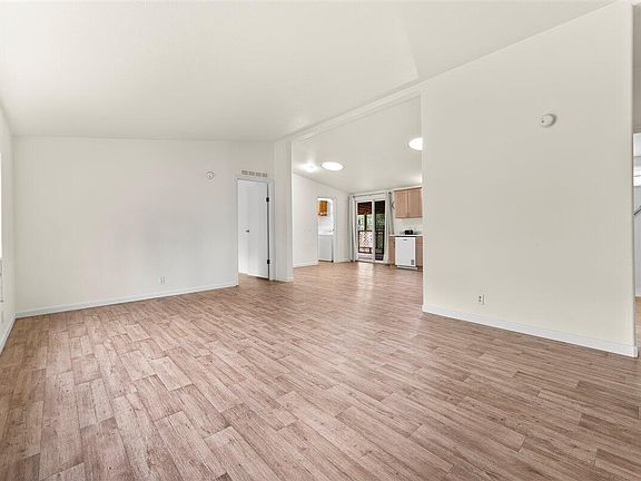 4th image of 273 Canyon Oak Dr