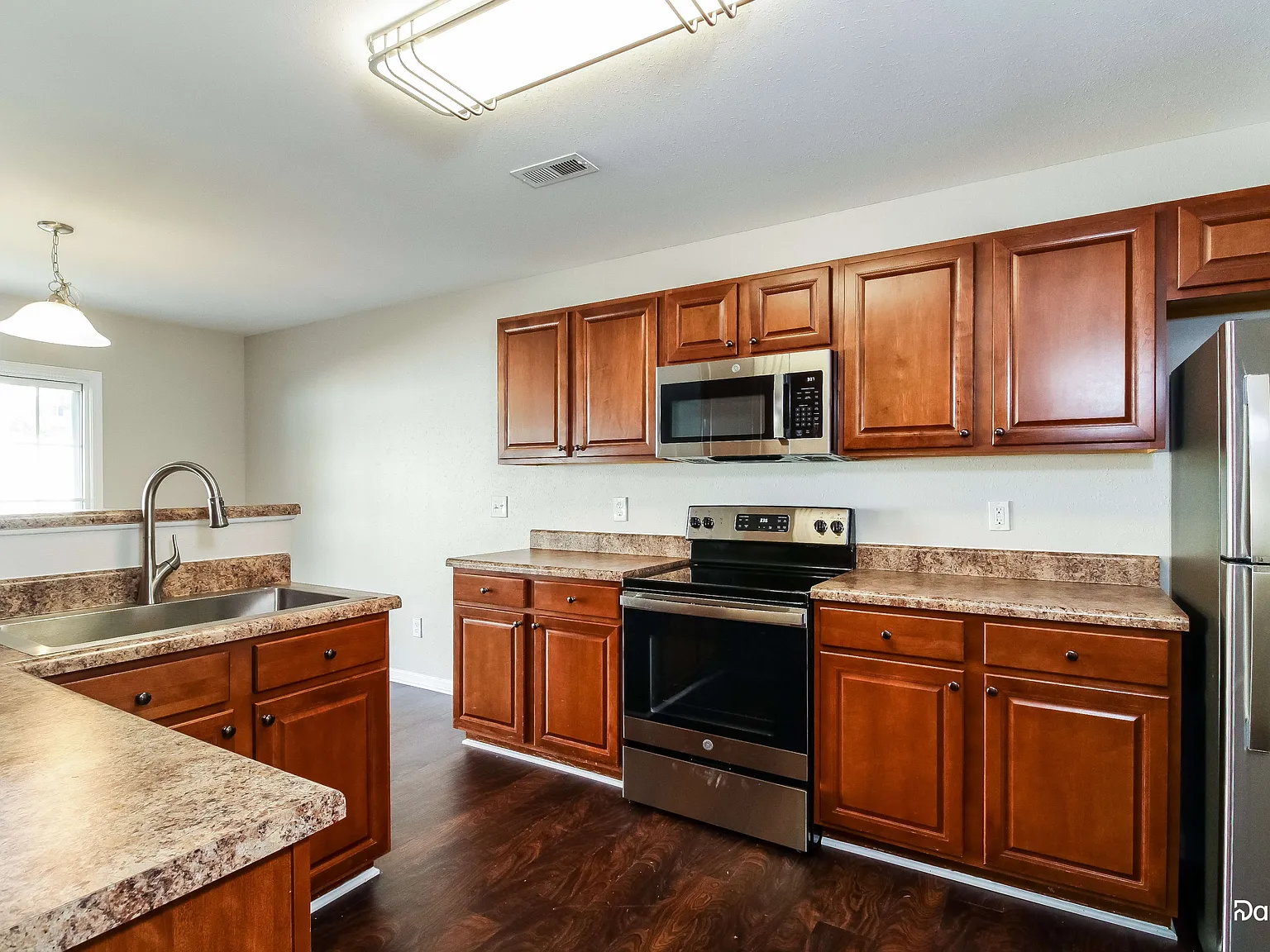 4 bed, 2.5 bath, 2496 sqft, $2,095 — Photo 3