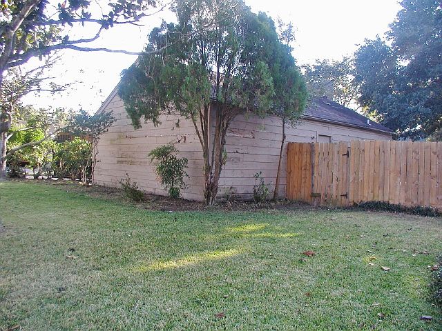 2nd image of 1019 Apache Falls Dr