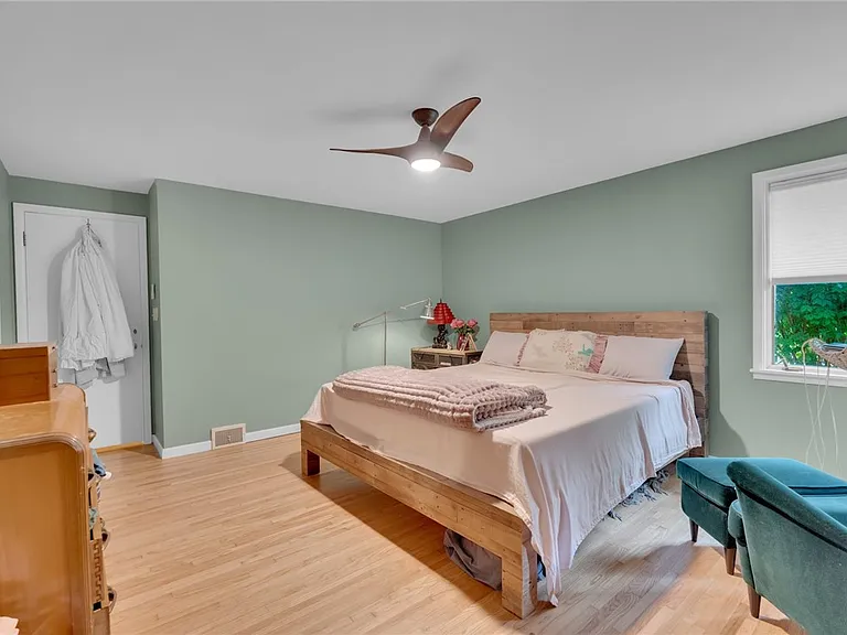 114 Burbank Dr — Photo 33