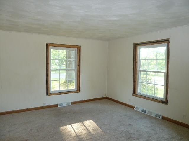 2nd image of 427 W Broad St