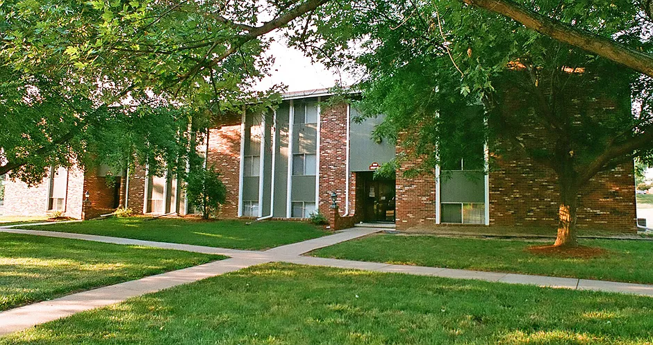 The Inverness Apartments — Photo 2