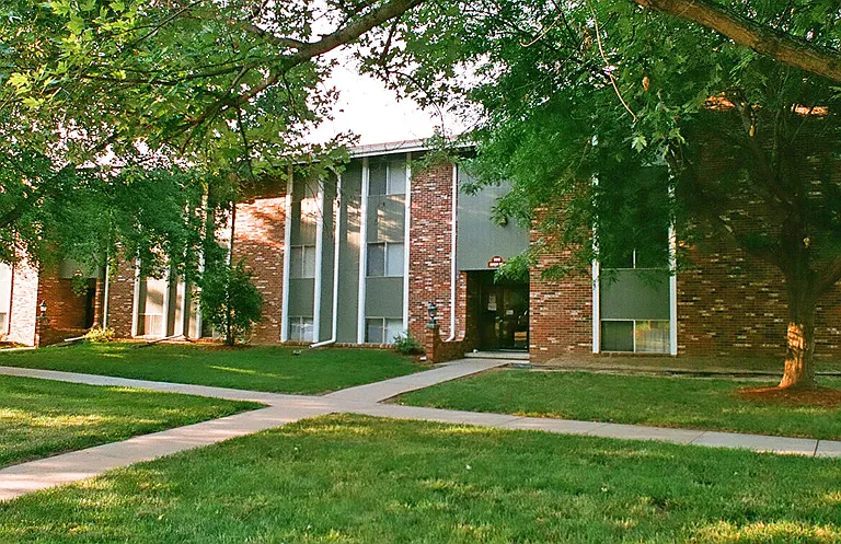 The Inverness Apartments — Photo 2