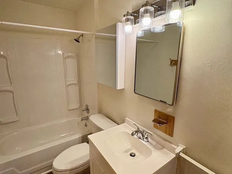 212 North Highland Avenue — Photo 11