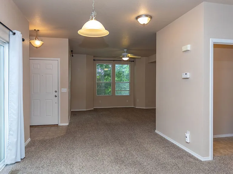 6563 Silverwind Cir — Photo 10