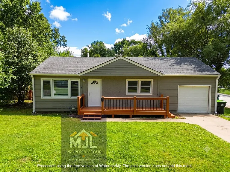 311 Jefferson Ln — Photo 2