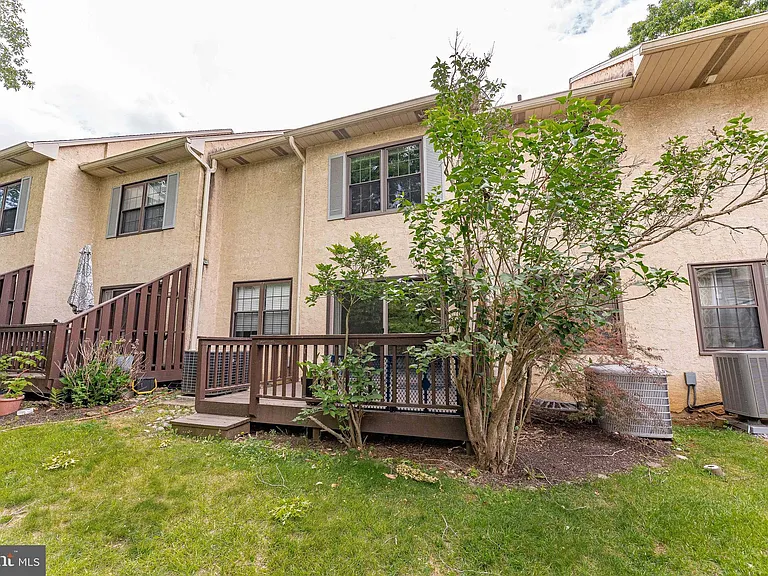 11 Chateau Cir — Photo 43