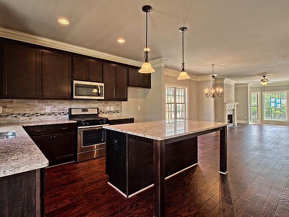 3rd image of 1090 Willow Field Dr SE