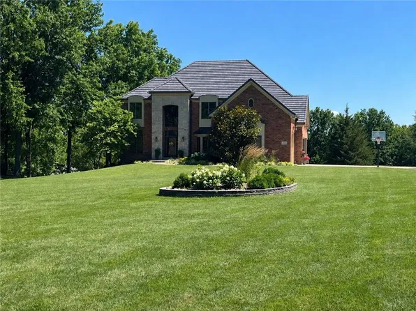 4402 NW Bittersweet Ln, Blue Springs, MO 64015