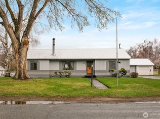 1801 Raymond Ave, Bridgeport, WA