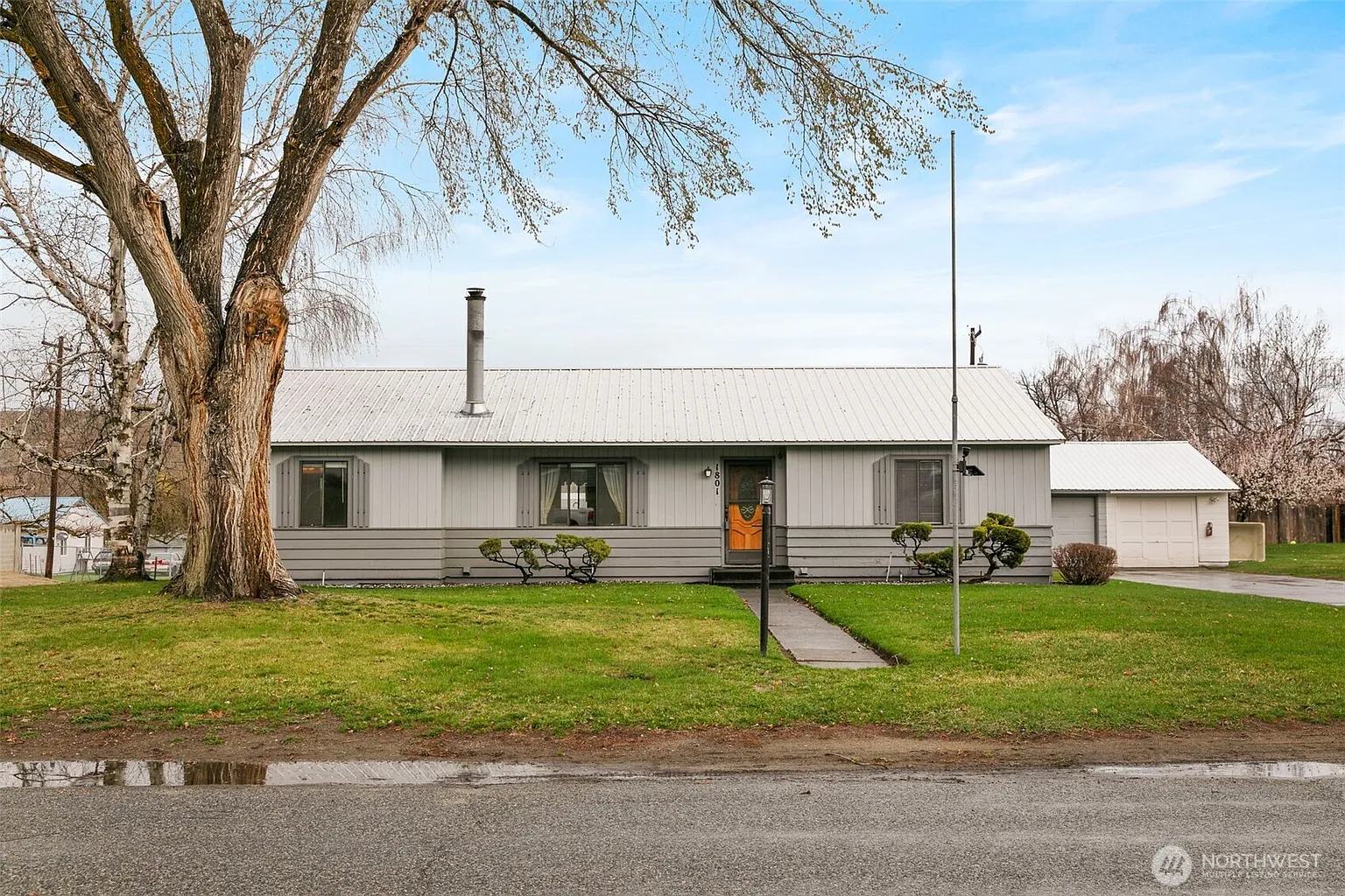 1801 Raymond Avenue photo 1