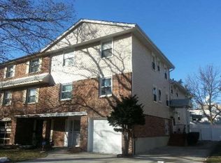 221-47 59th Ave, Flushing, NY 11364