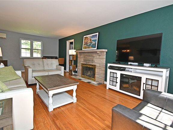 3rd image of 459 Austin Ave
