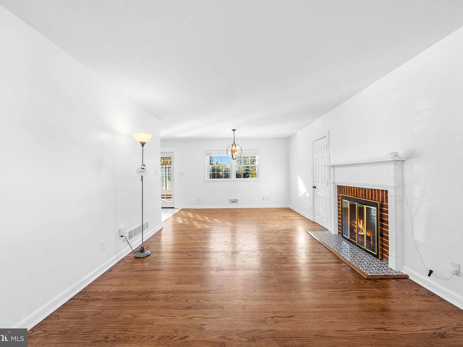 3 bed, 3.0 bath, 2222 sqft, $3,500 — Photo 4